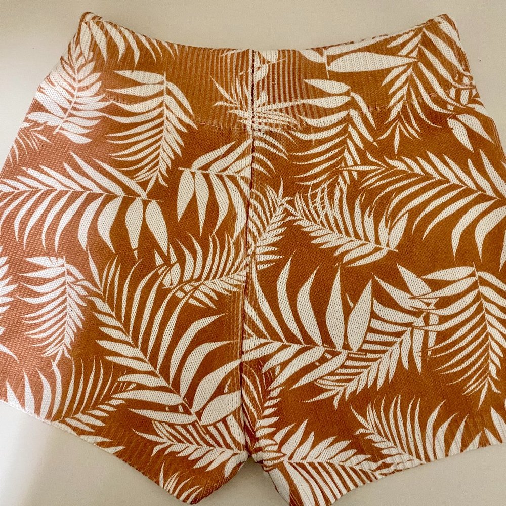 Ladies size XS leaf shorts NEW